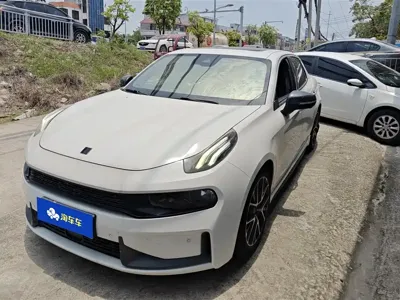 Lynk & Co 03