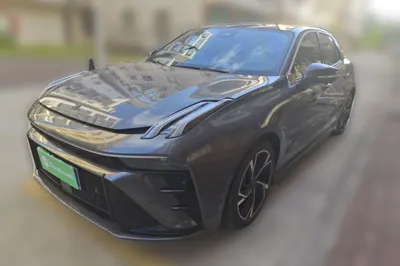 Lynk & Co 03