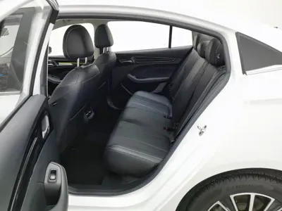 Roewe i5