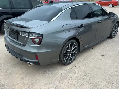 Lynk & Co 03