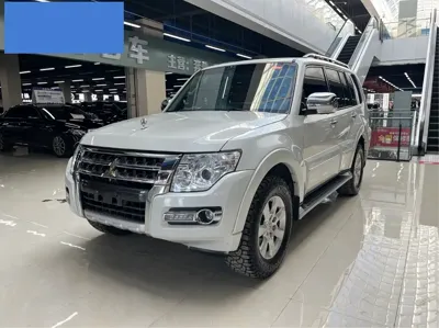 Mitsubishi Pajero (Import)