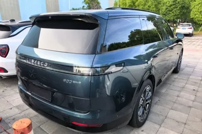 Lynk & Co 900