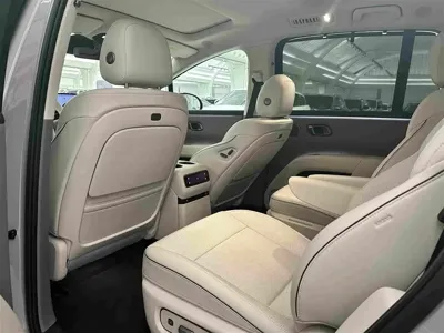 Li Auto 理想i8