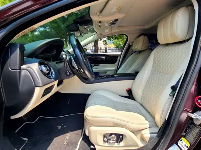Jaguar XJ