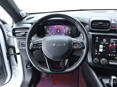 Lynk & Co 03