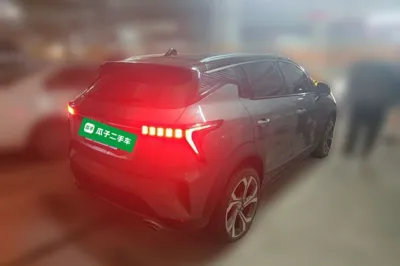 Lynk & Co 06