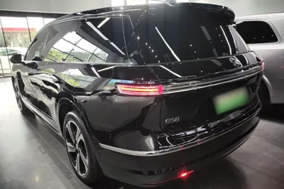 Nio ES8