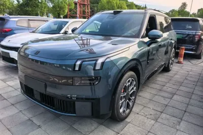 Lynk & Co 900