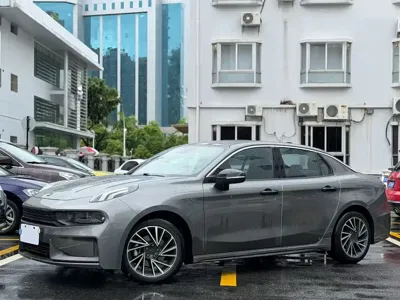 Lynk & Co 03