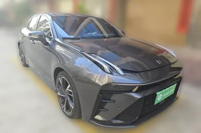 Lynk & Co 03