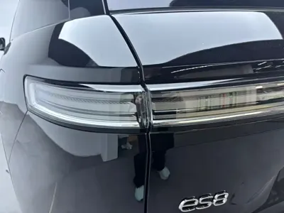Nio ES8