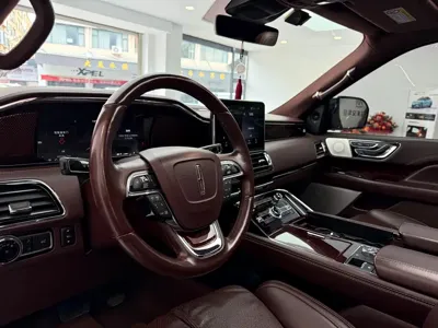 Lincoln Navigator