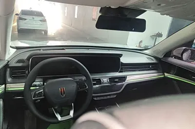 Hongqi HS5