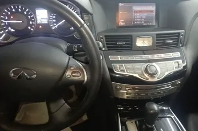 Infiniti Q70