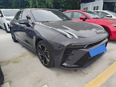 Lynk & Co 03