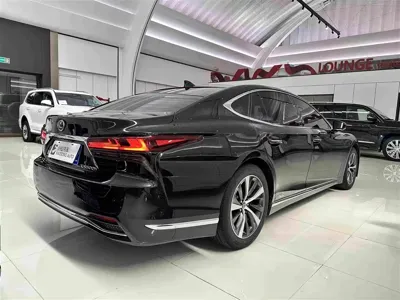 Lexus LS