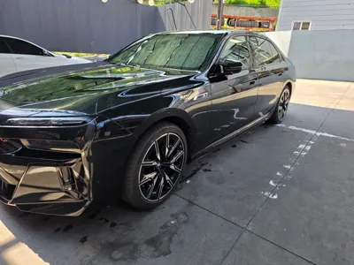 BMW i7