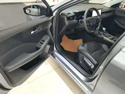 Roewe i5
