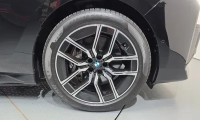 BMW i7