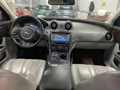 Jaguar XJ