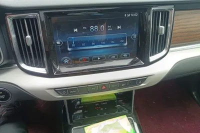 Hongqi HS7
