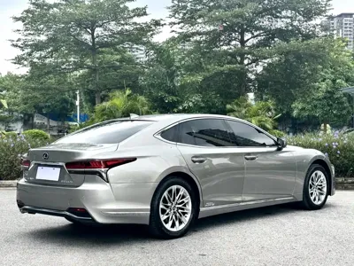 Lexus LS