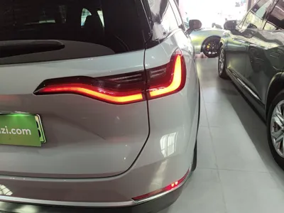 Nio ES8