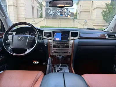 Lexus LX