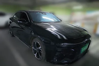 Lynk & Co 03