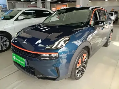 Lynk & Co 06