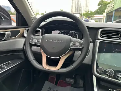 Lynk & Co 01