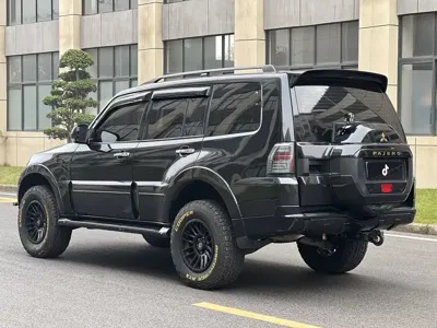 Mitsubishi Pajero (Import)