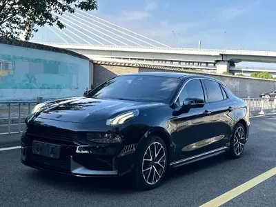Lynk & Co 03