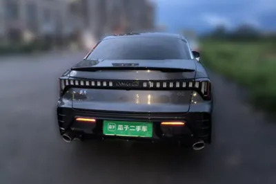 Lynk & Co 03