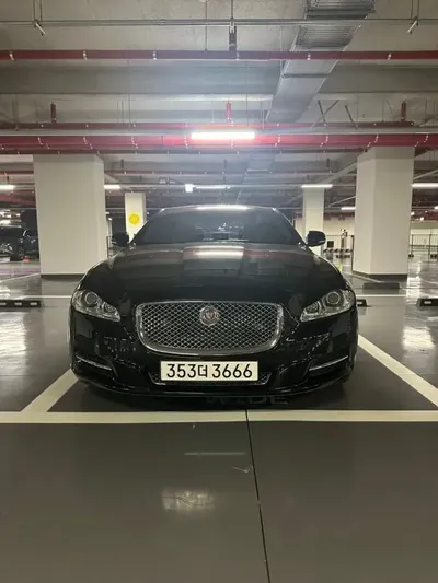Jaguar XJ