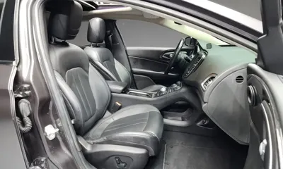 Chrysler 200
