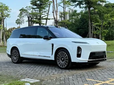 Nio ES8