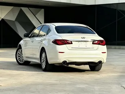 Infiniti Q70