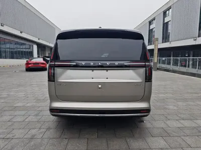 Volvo EM90
