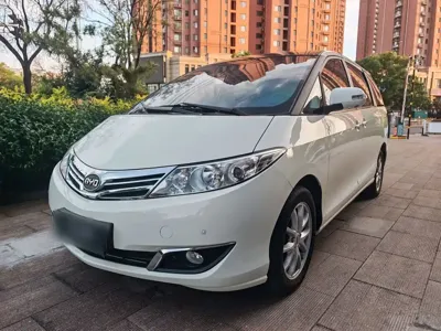 BYD M6