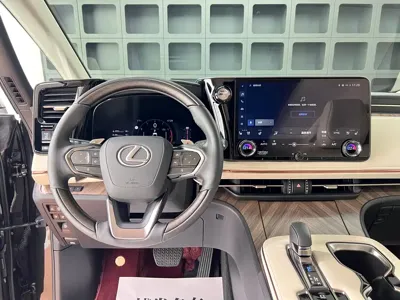 Lexus LM