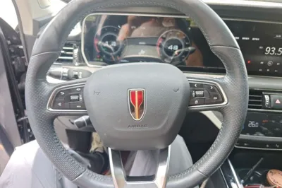 Hongqi HS5