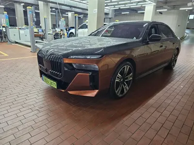 BMW i7