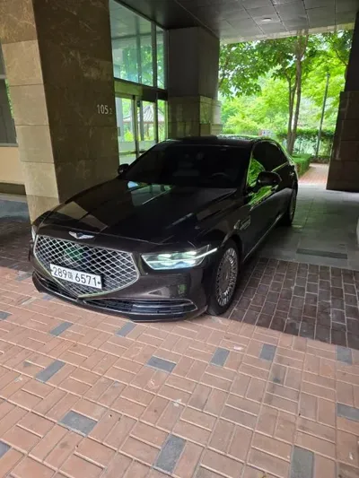 Genesis G90