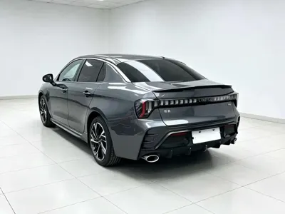 Lynk & Co 03
