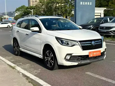 Venucia T70