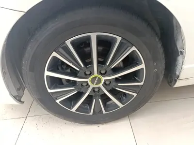 Roewe i5