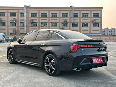 Lynk & Co 03