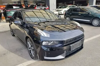 Lynk & Co 03