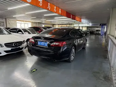 Infiniti Q70